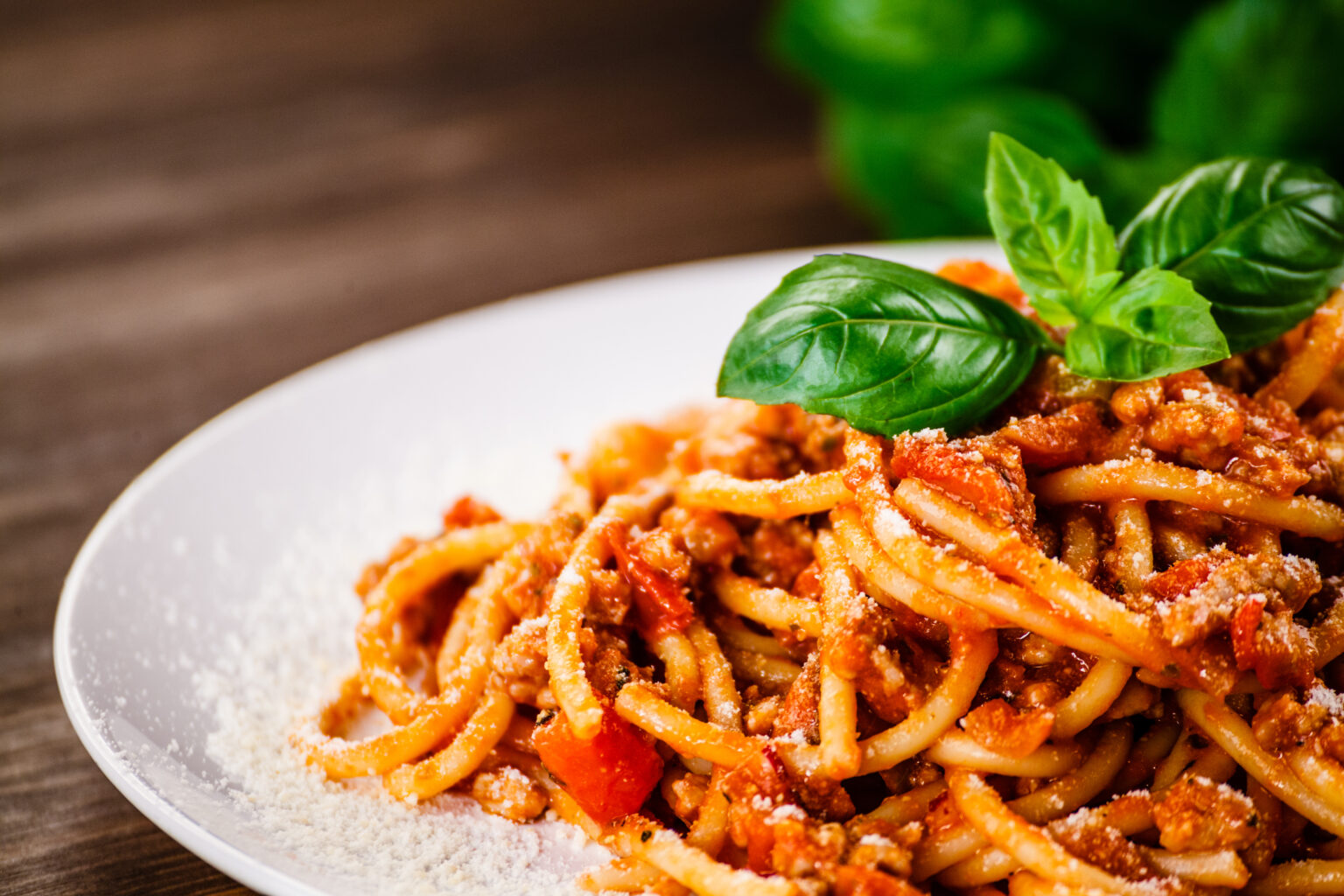 Pasta,With,Meat,,Tomato,Sauce,And,Vegetables